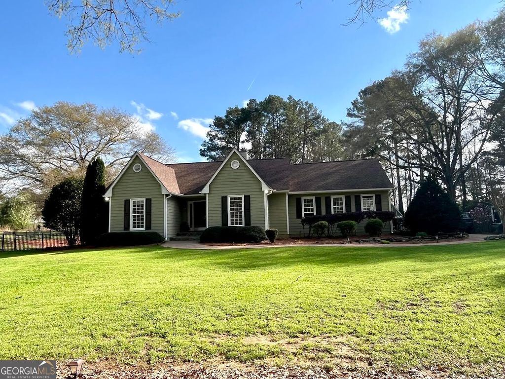 Photo of 30 Round Lake Road, Griffin, GA 30224 (MLS # 10709900)