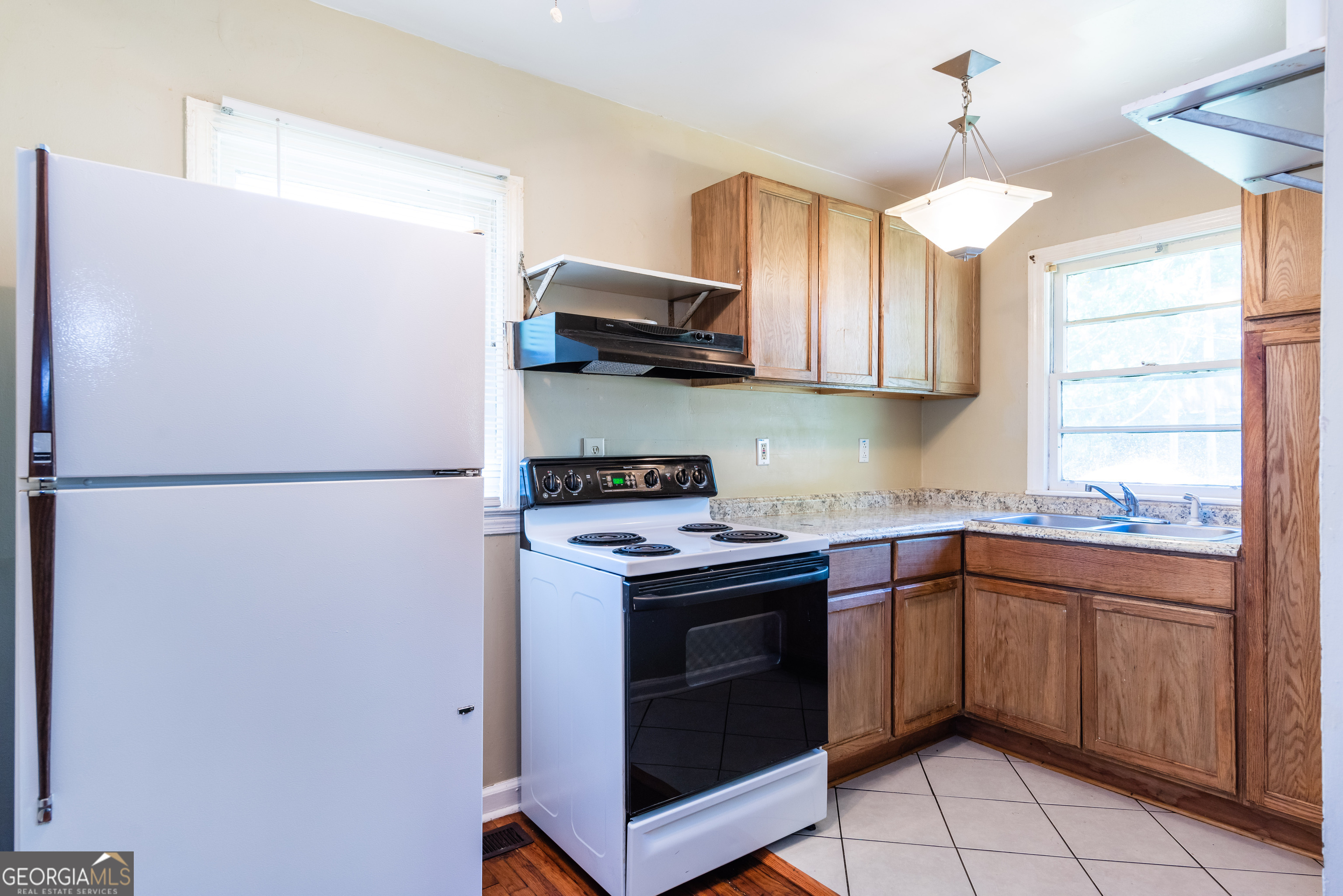 2982 Pearl ST LEFT SIDE