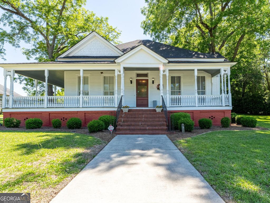 Photo of 224 East Church St, Sandersville, GA 31082 (MLS # 10766322)
