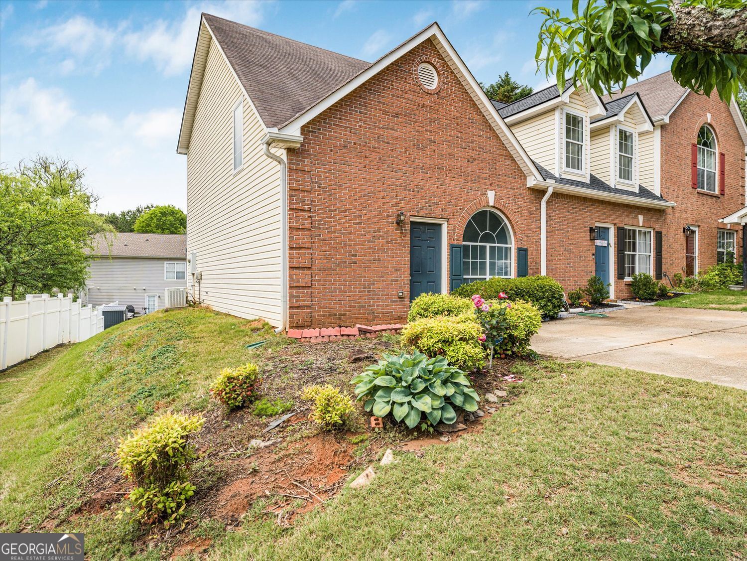 4175 Glen Iris DR