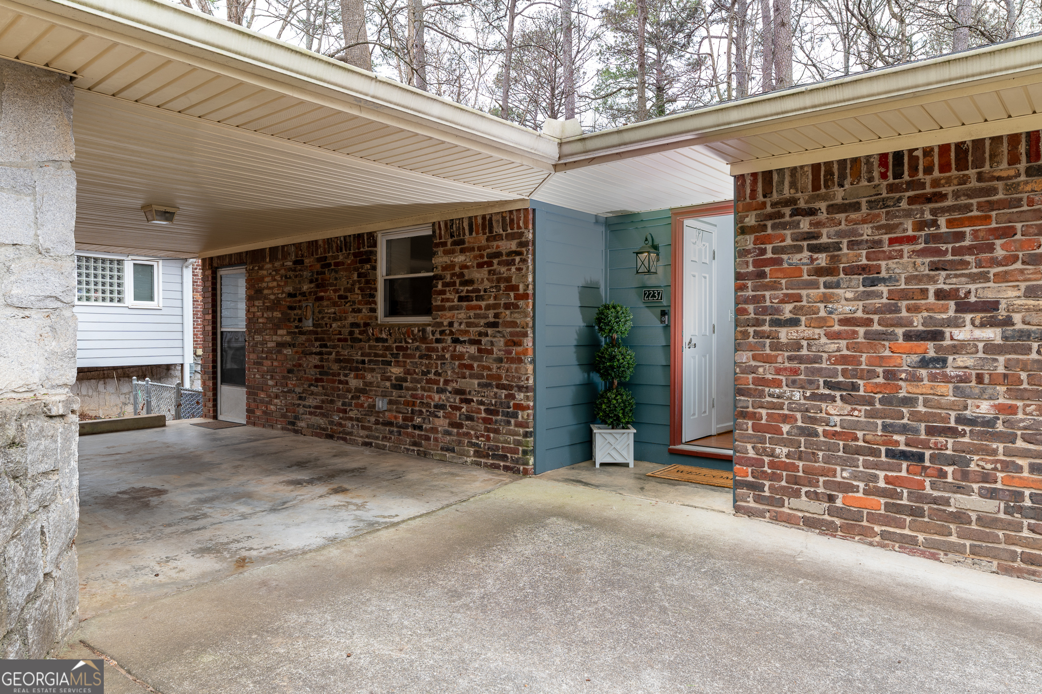 2237 Capehart CIR NE