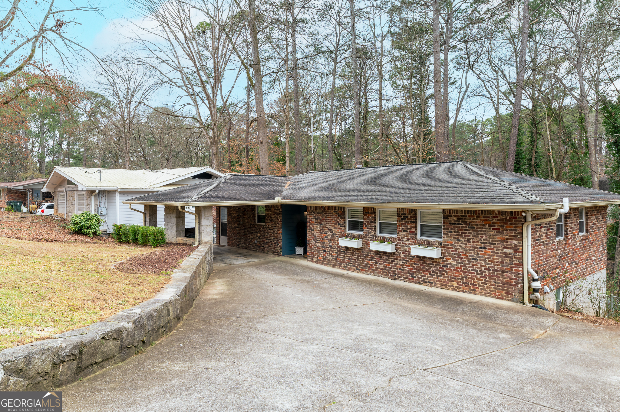 2237 Capehart CIR NE