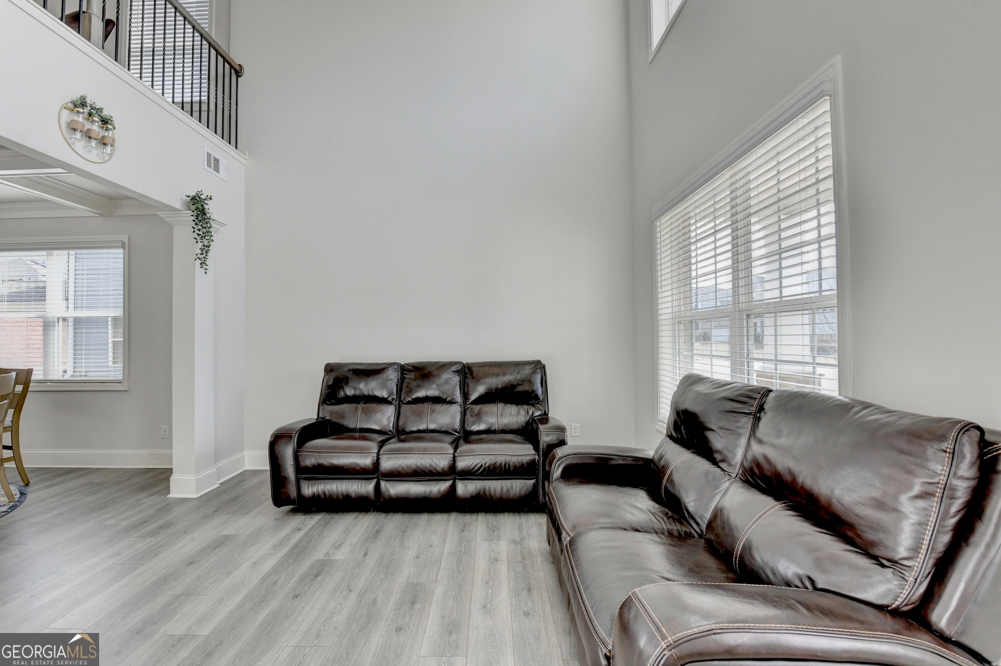 5285 Blue Mountain LN