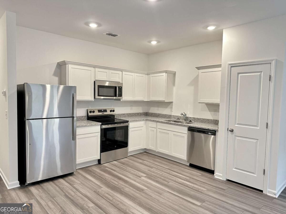 253 Bravo AVE