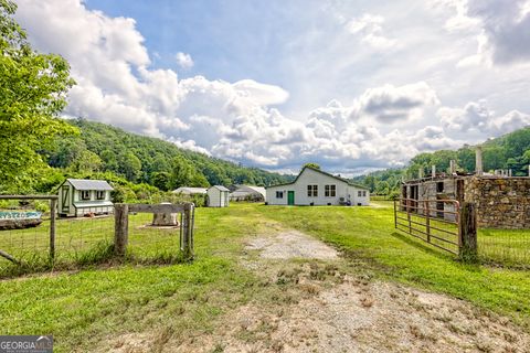 595 Jim McCrackin RD Clayton GA 30525