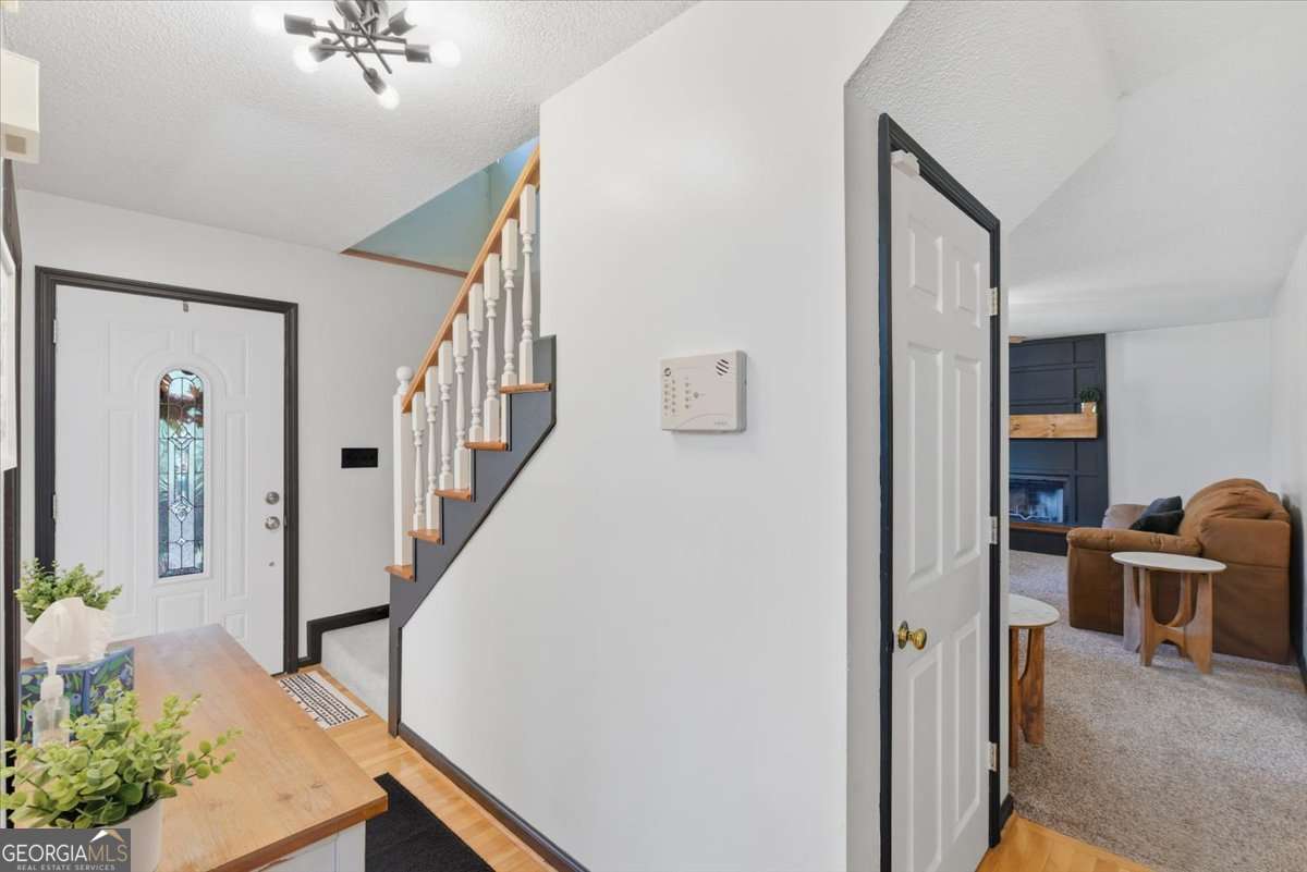 92 W Creekview DR