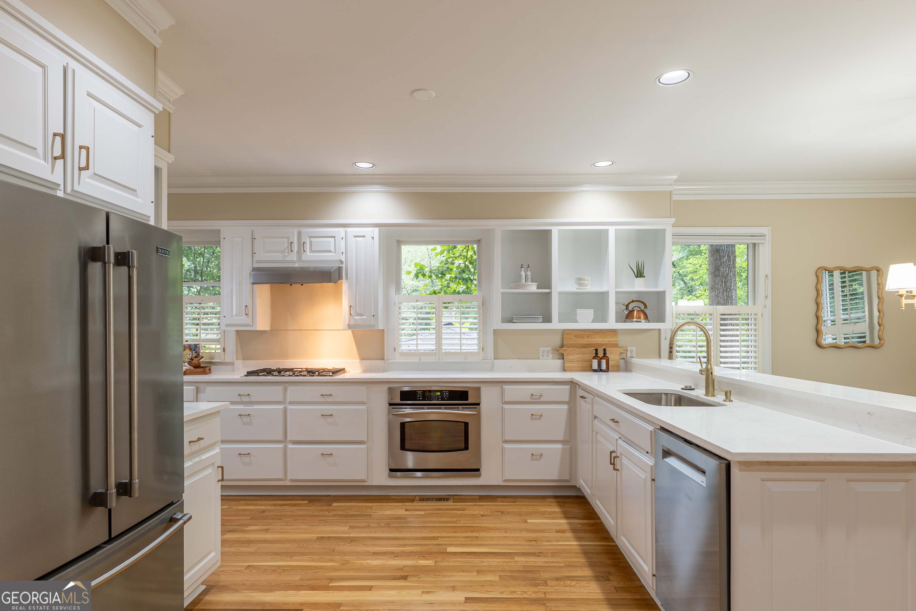 327 W Parkwood RD