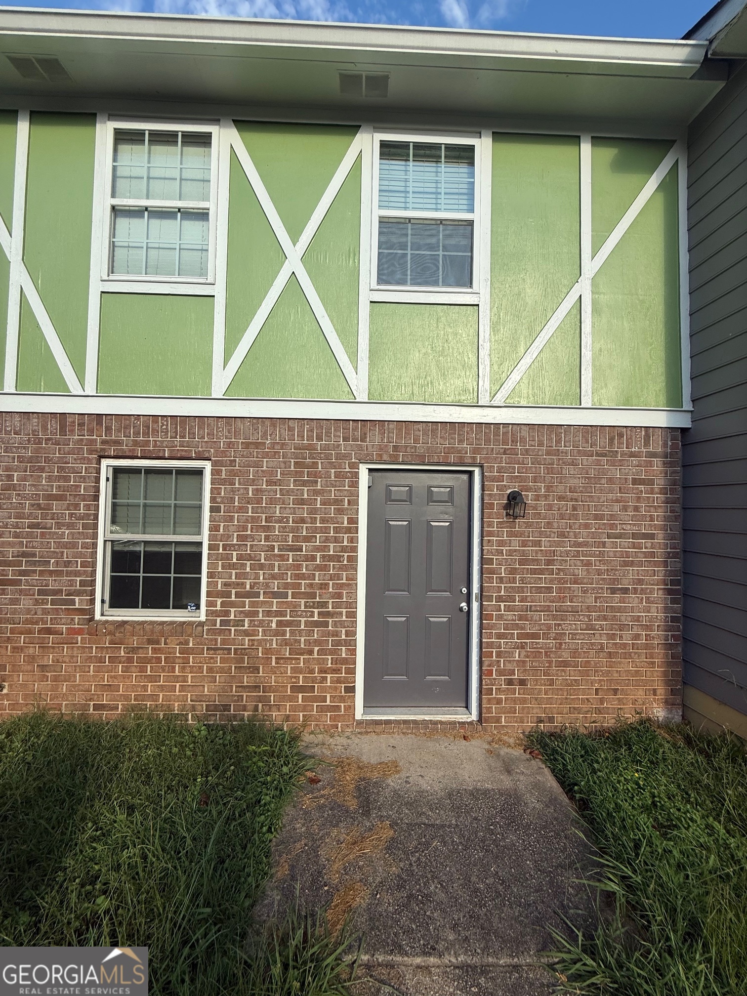 Now available for lease. Spacious 2 bedroom 1.5 bath townhome located in the desirable Mableton area. This residence offers both comfort and convenience, ideally situated near shopping centers, restaurants, and with easy access to downtown Atlanta and Hartsfield-Jackson Airport. Property features include: 2 Spacious bedrooms 1 Full Bath .5 Bath Ample Closet and storage. Designated parking with additional guest parking. Serious inquires only please!