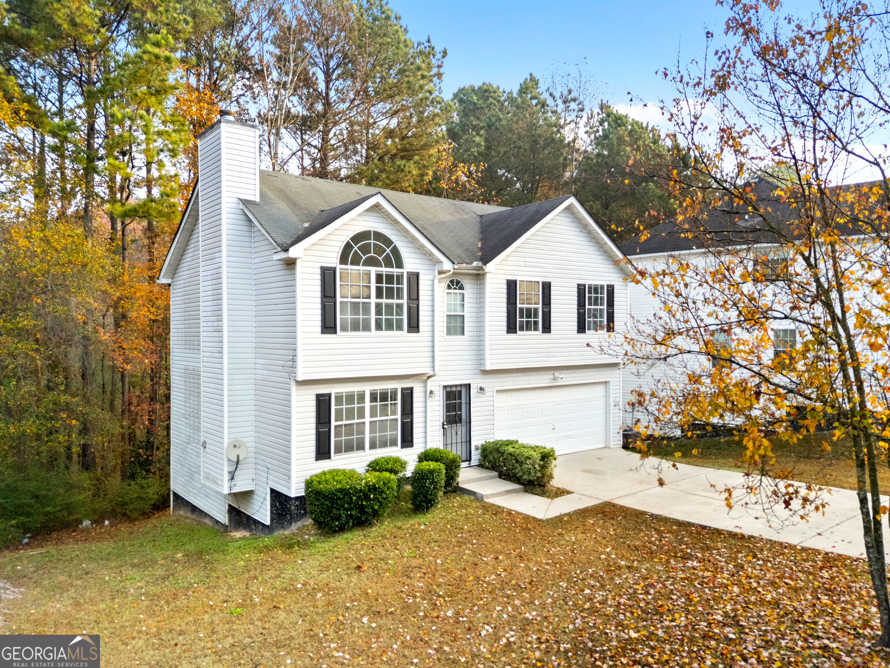 2951 Two Lake Circle