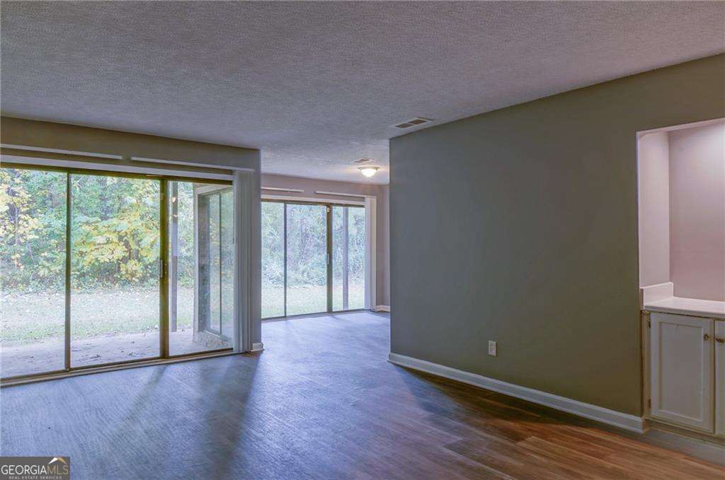 Saratogo Lakes Condos - Residential