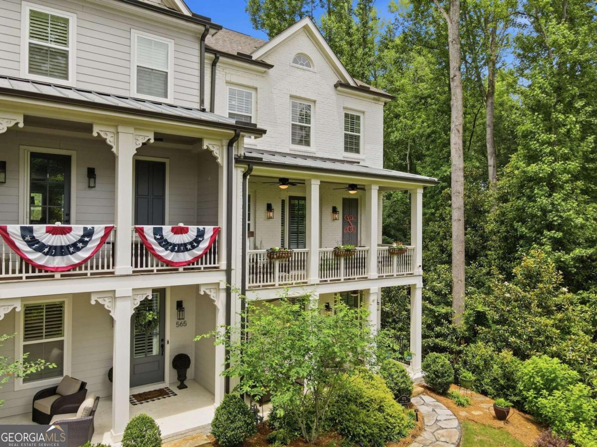 575 Woods WALK
