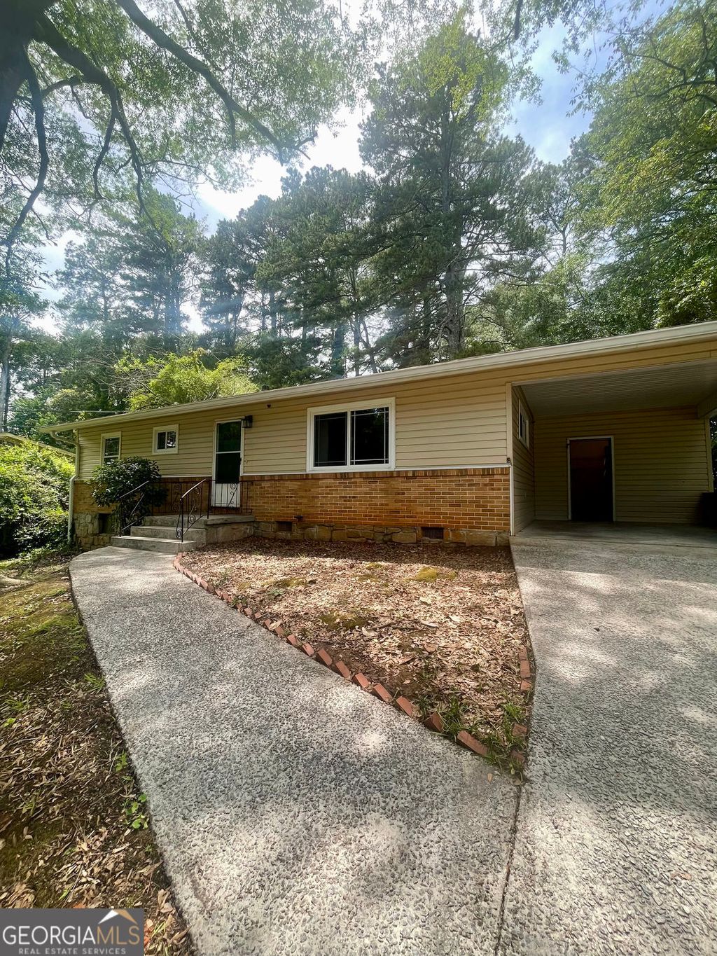 Photo of 1537 Sagewood Circle, Stone Mountain, GA 30083 (MLS # 10786436)