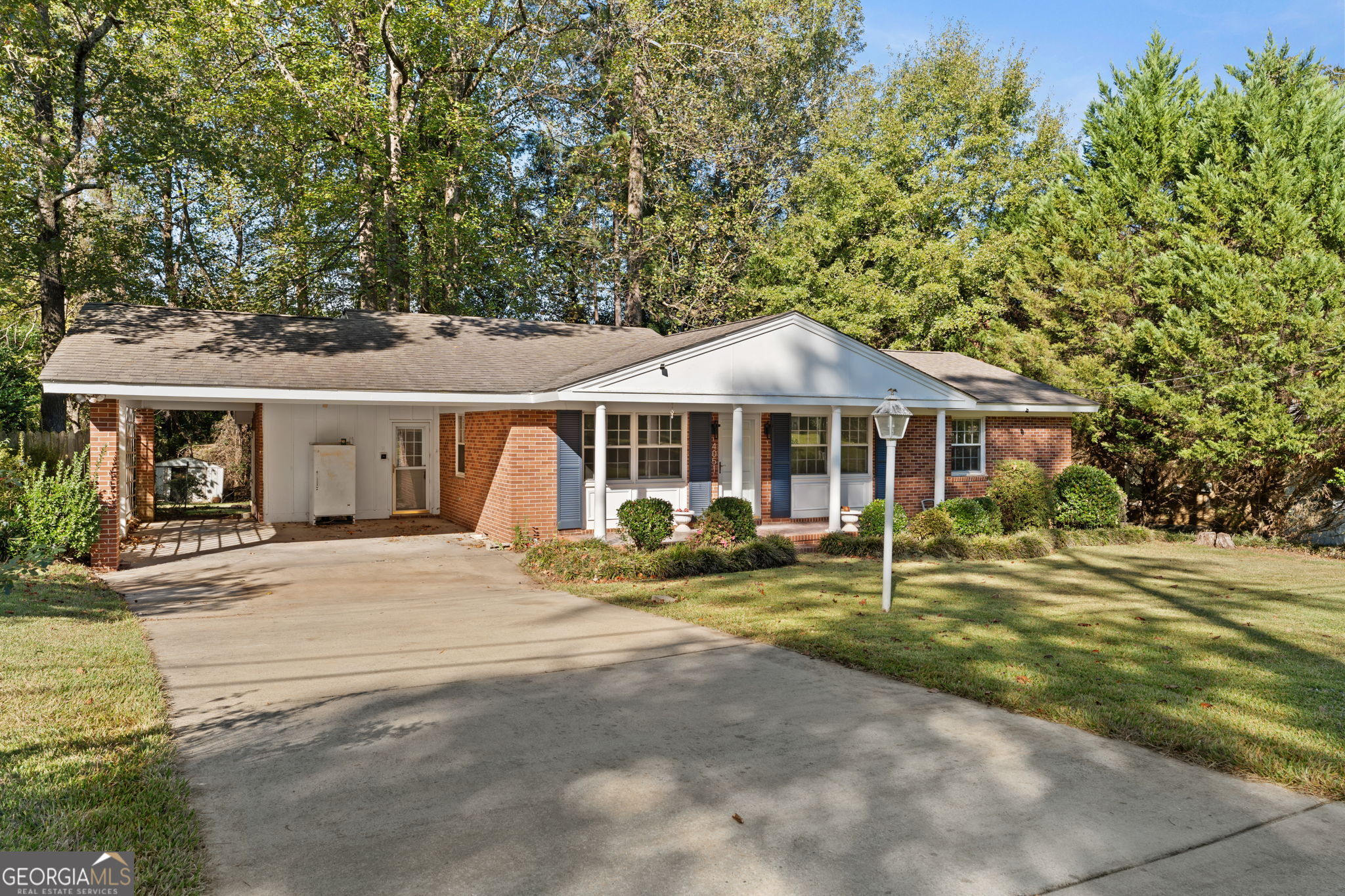 4051 Meadowbrook DR