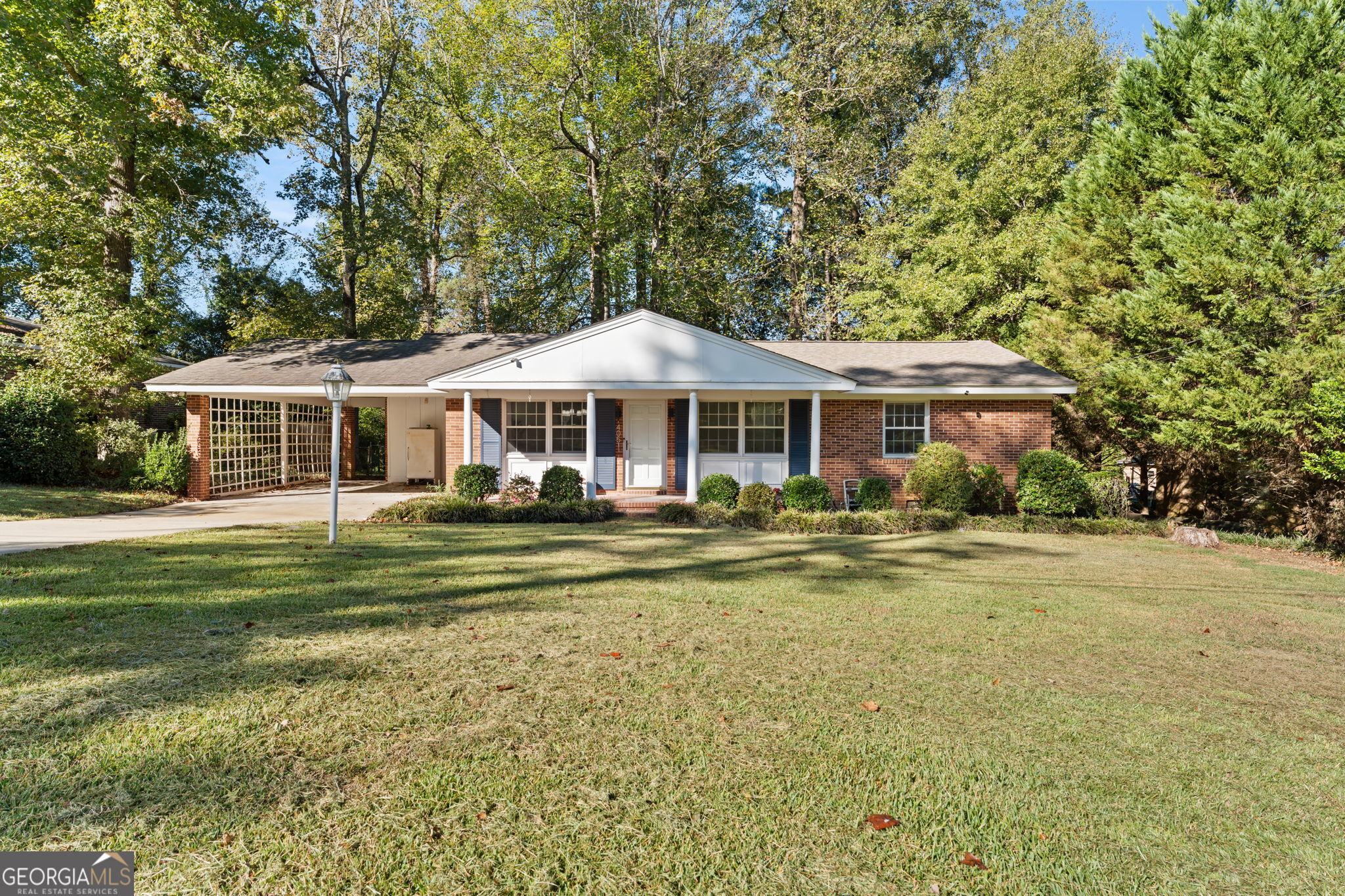 4051 Meadowbrook DR