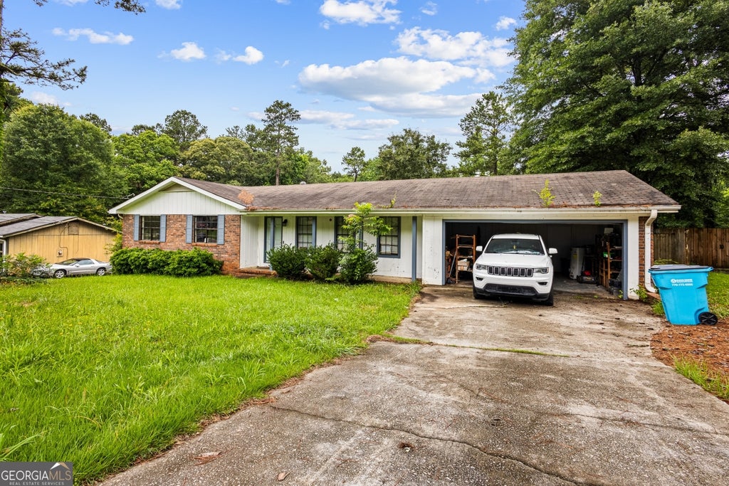 Photo of 70 Carriage Trace, Stockbridge, GA 30281 (MLS # 10787763)