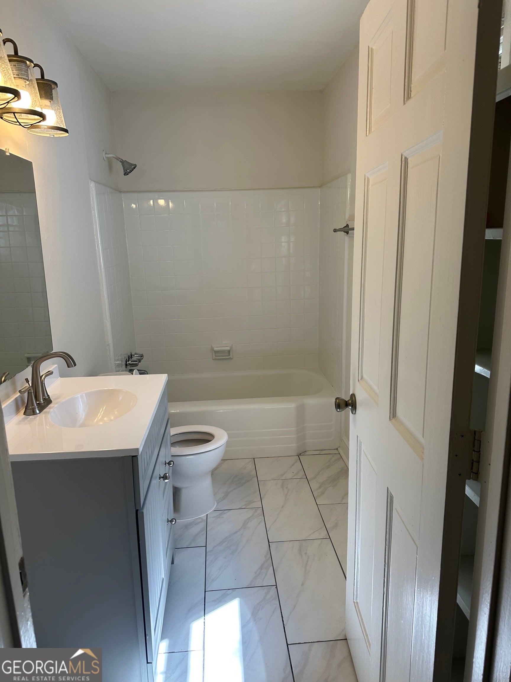 2178 Rugby AVE A (UPSTAIRS)