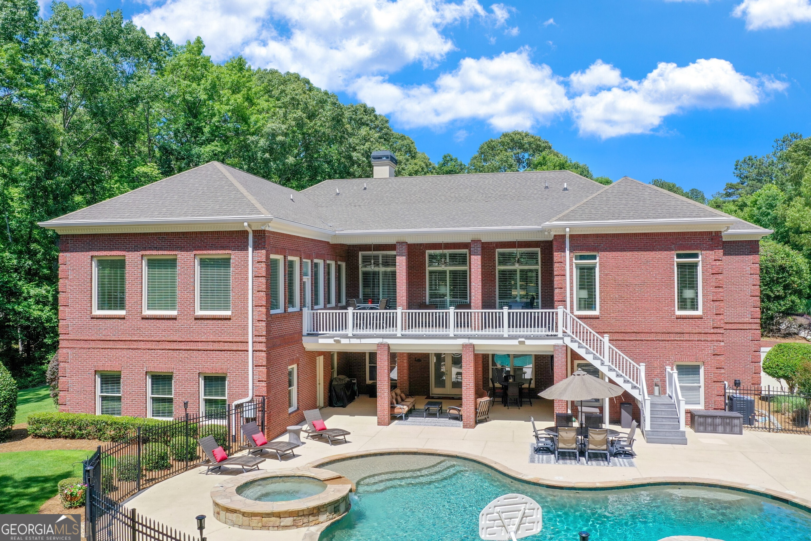 5040 Blackberry LN