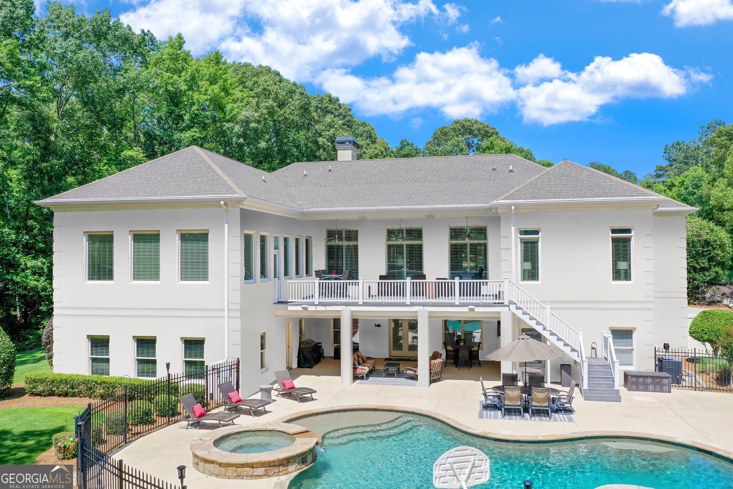5040 Blackberry LN