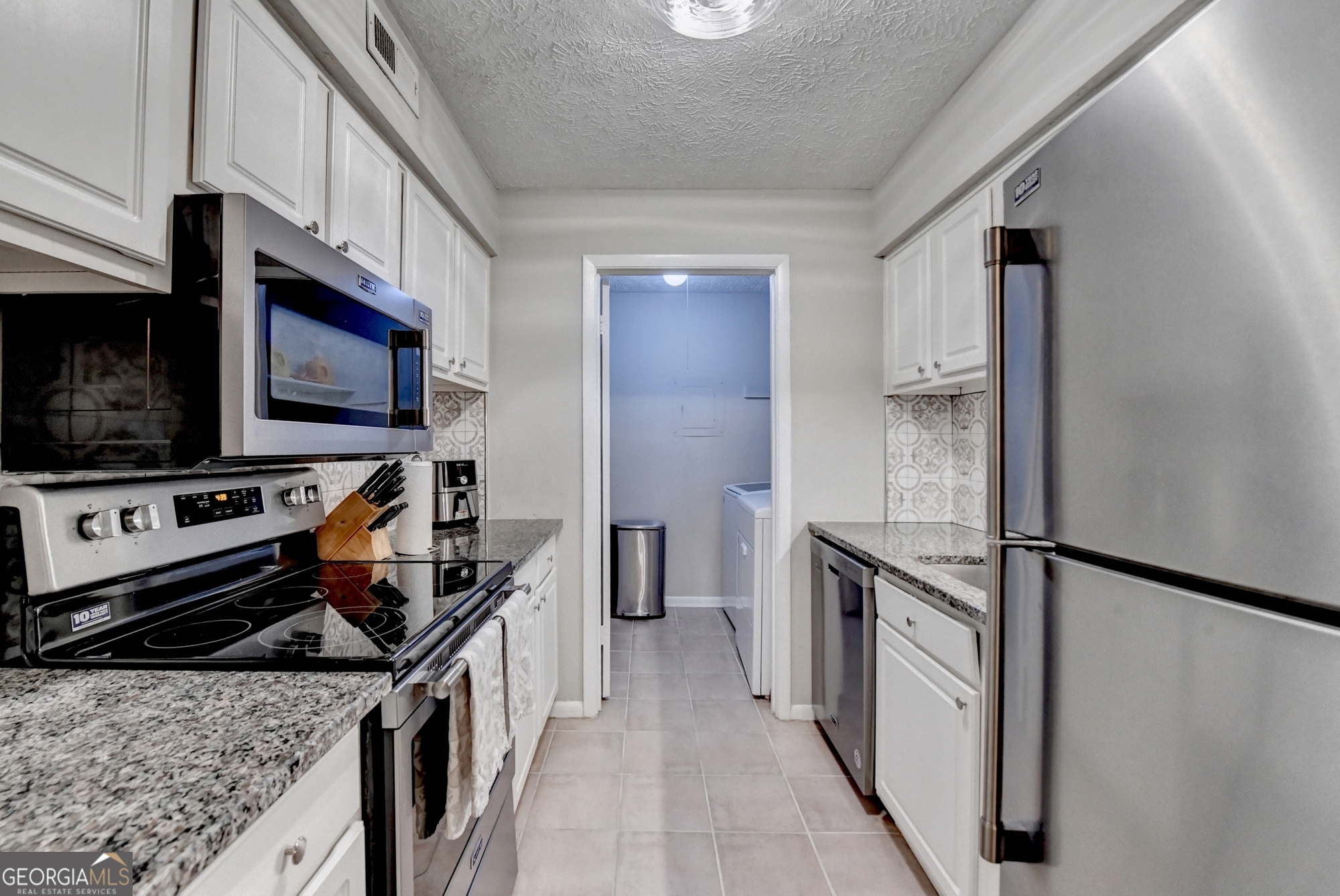 Desirable unit in The Summit community located on the top floor with beautiful views overlooking the community pool. The abundance of natural light in thisunit helps to showcase the great use of space throughout including the family room, dinnig room and sun room! The kitchen has been tastefully upgraded withgranite countertops, white cabinets & updated backsplash. The larger bedroom has a stunning walk-in closet and the shared bathroom boasts a double vanitywith granite counters & a shower/tub combo with tile up to the ceiling. This friendly community offers a pool, tennis courts, dog park & clubhouse. The Summitalso has easy access to I-285, SR-400, Buckhead, Chastain Park and Sandy Springs. It will defintely check all of your boxes!