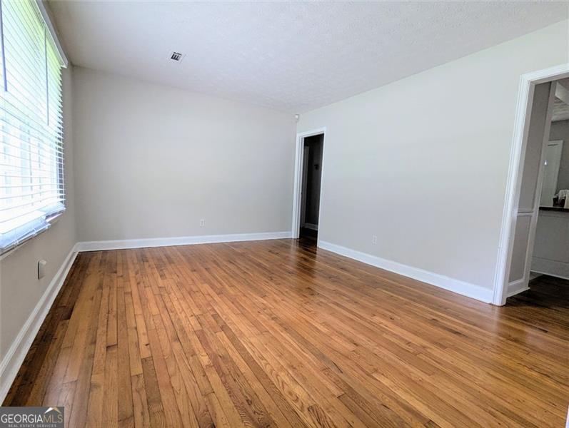 1954 W Taylor AVE