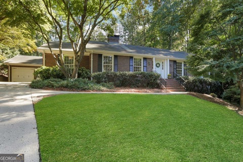 Photo of 400 Hunters Glen Court, Atlanta, GA 30328 (MLS # 10869367)