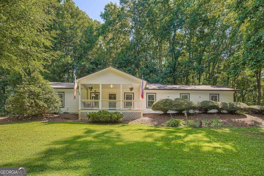 Photo of 206 EAGLES NEST Drive, Canton, GA 30115 (MLS # 10708517)