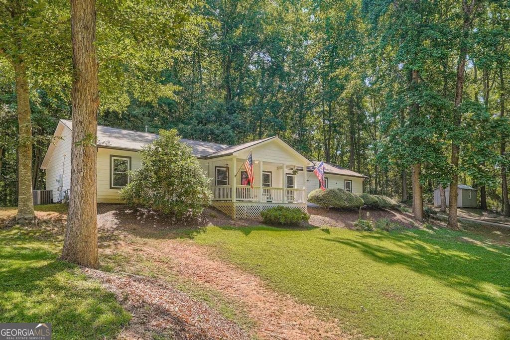 Photo of 206 EAGLES NEST Drive, Canton, GA 30115 (MLS # 10708517)