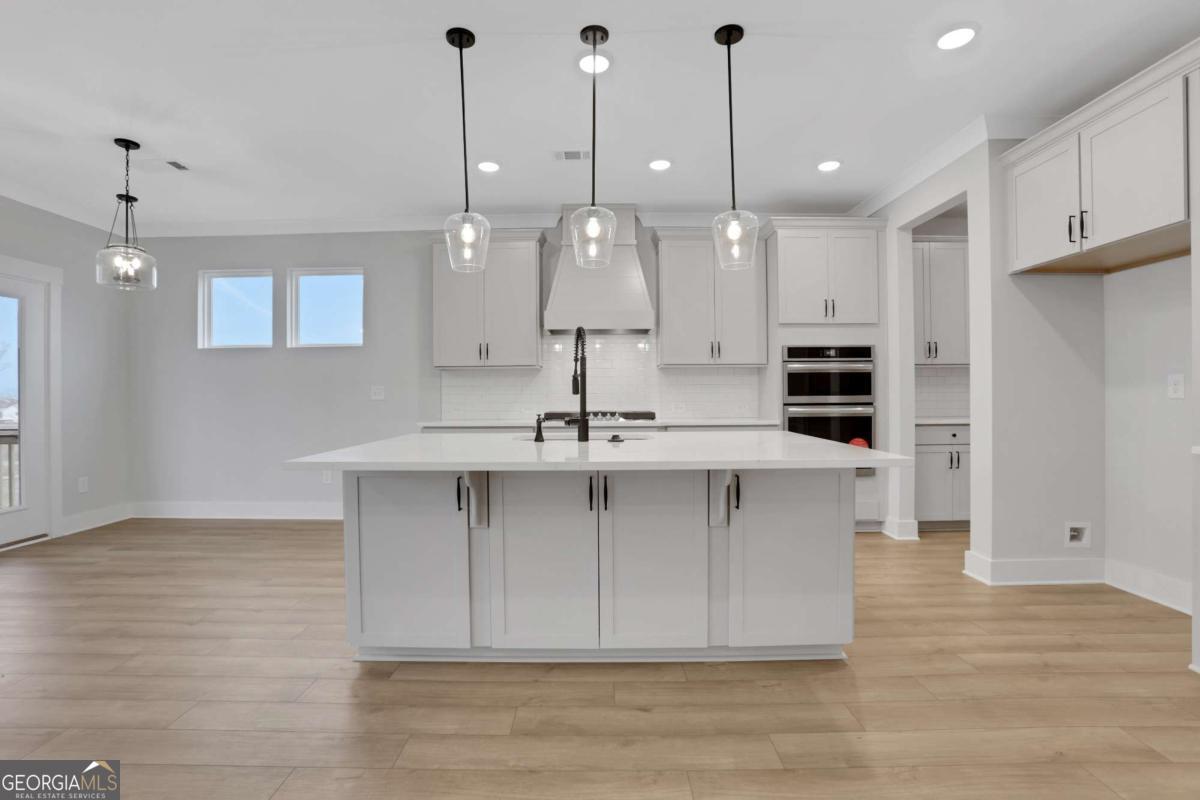 147 Coffee LN