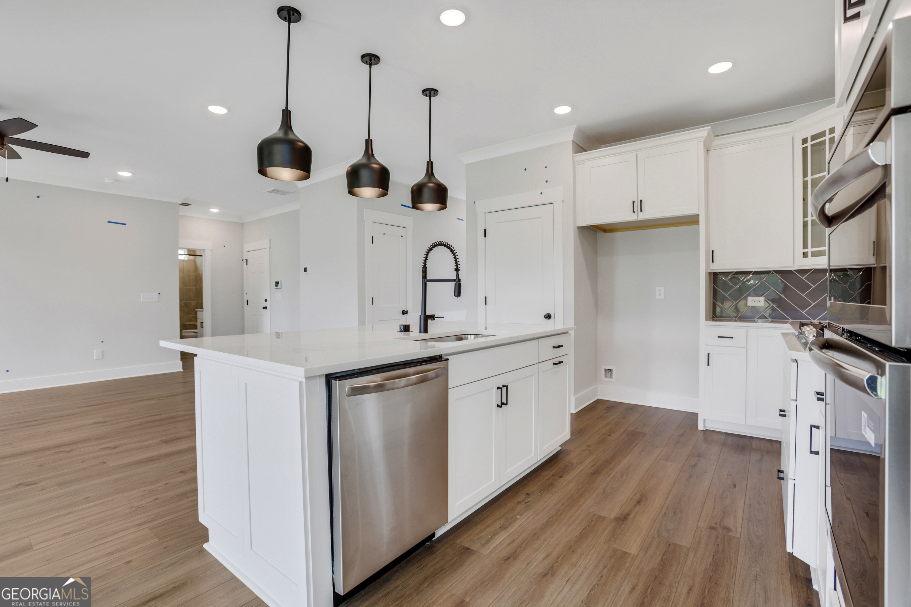 147 Coffee LN