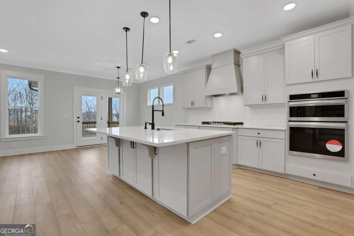147 Coffee LN