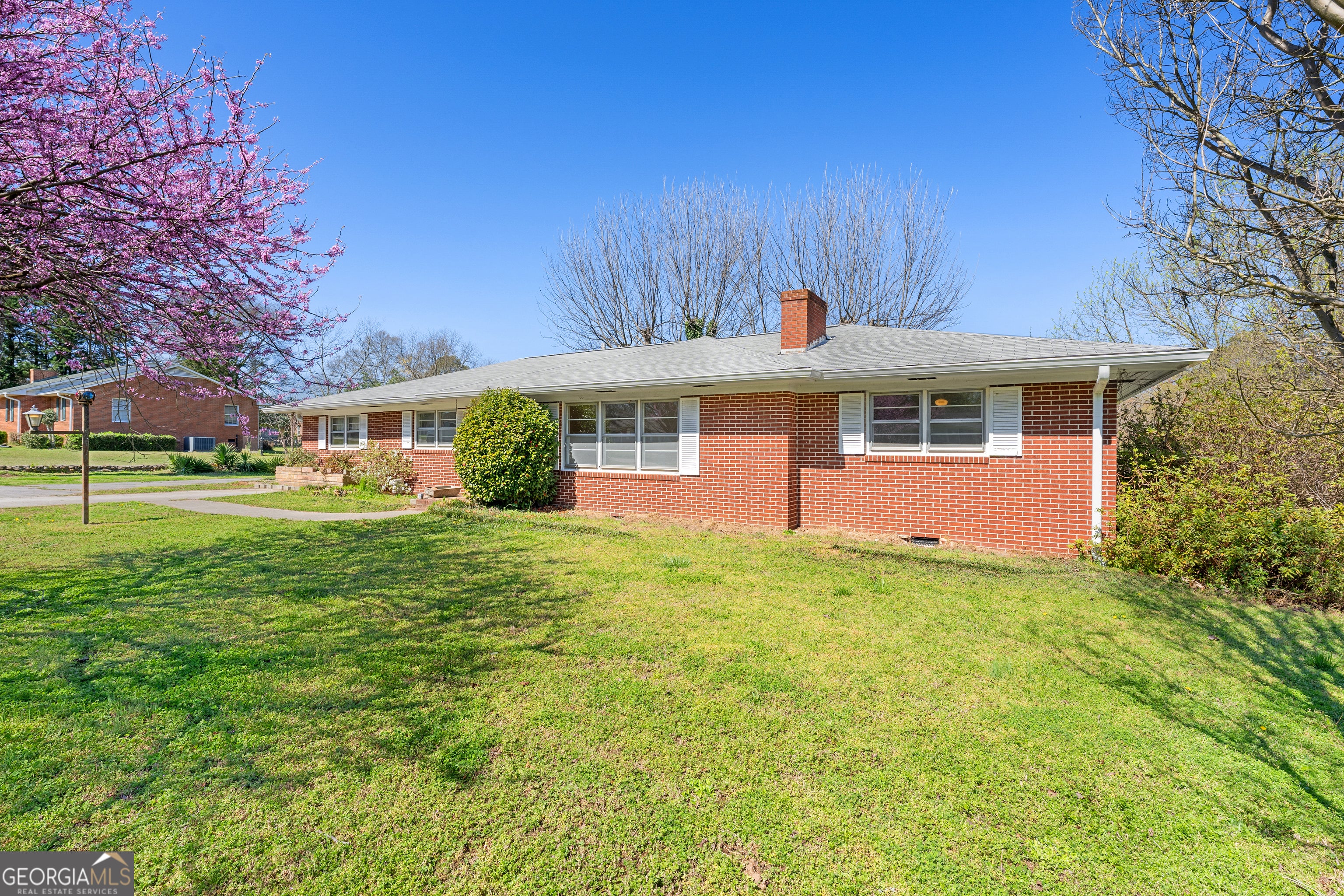 868 Fairview AVE
