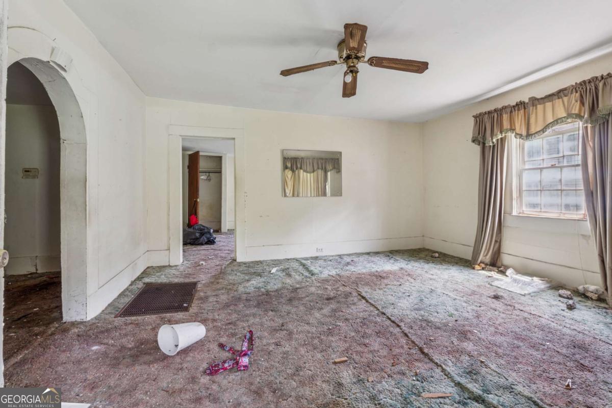 1989 Tiger Flowers DR NW