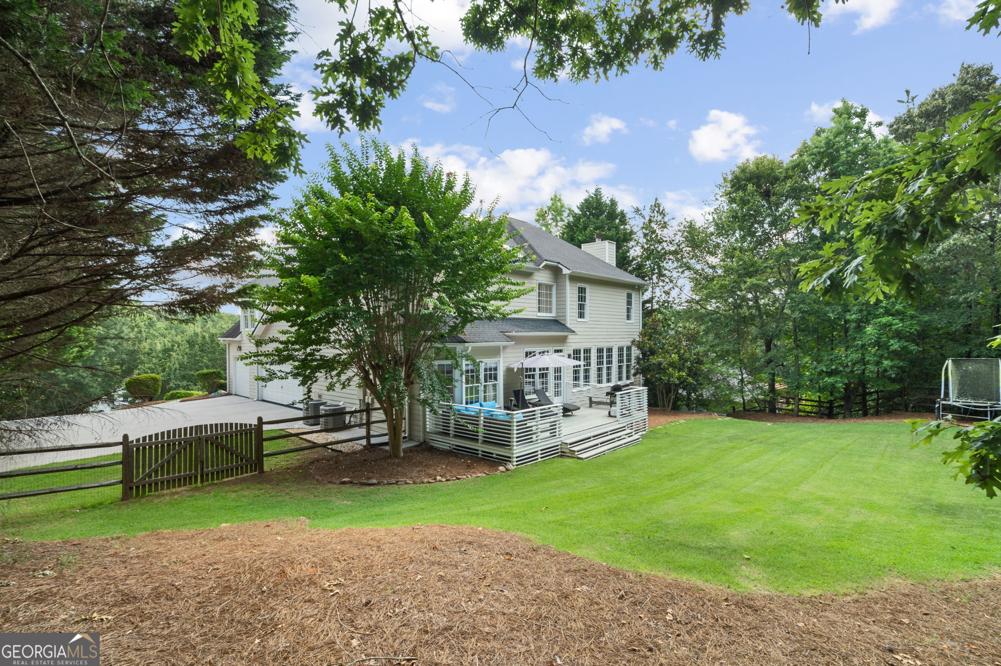 3845 Overlake DR