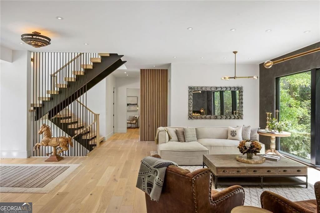 17 Interlochen Drive DR NE