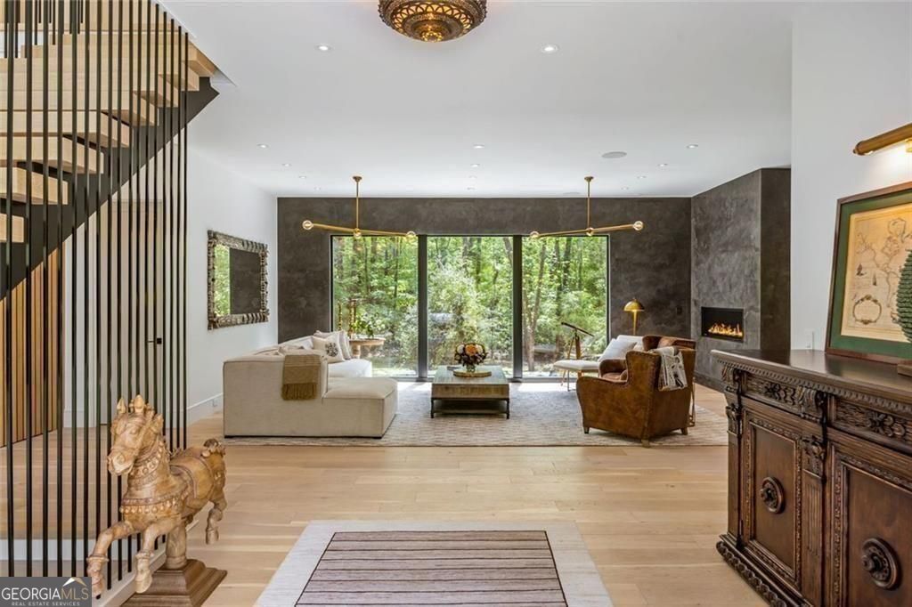 17 Interlochen Drive DR NE