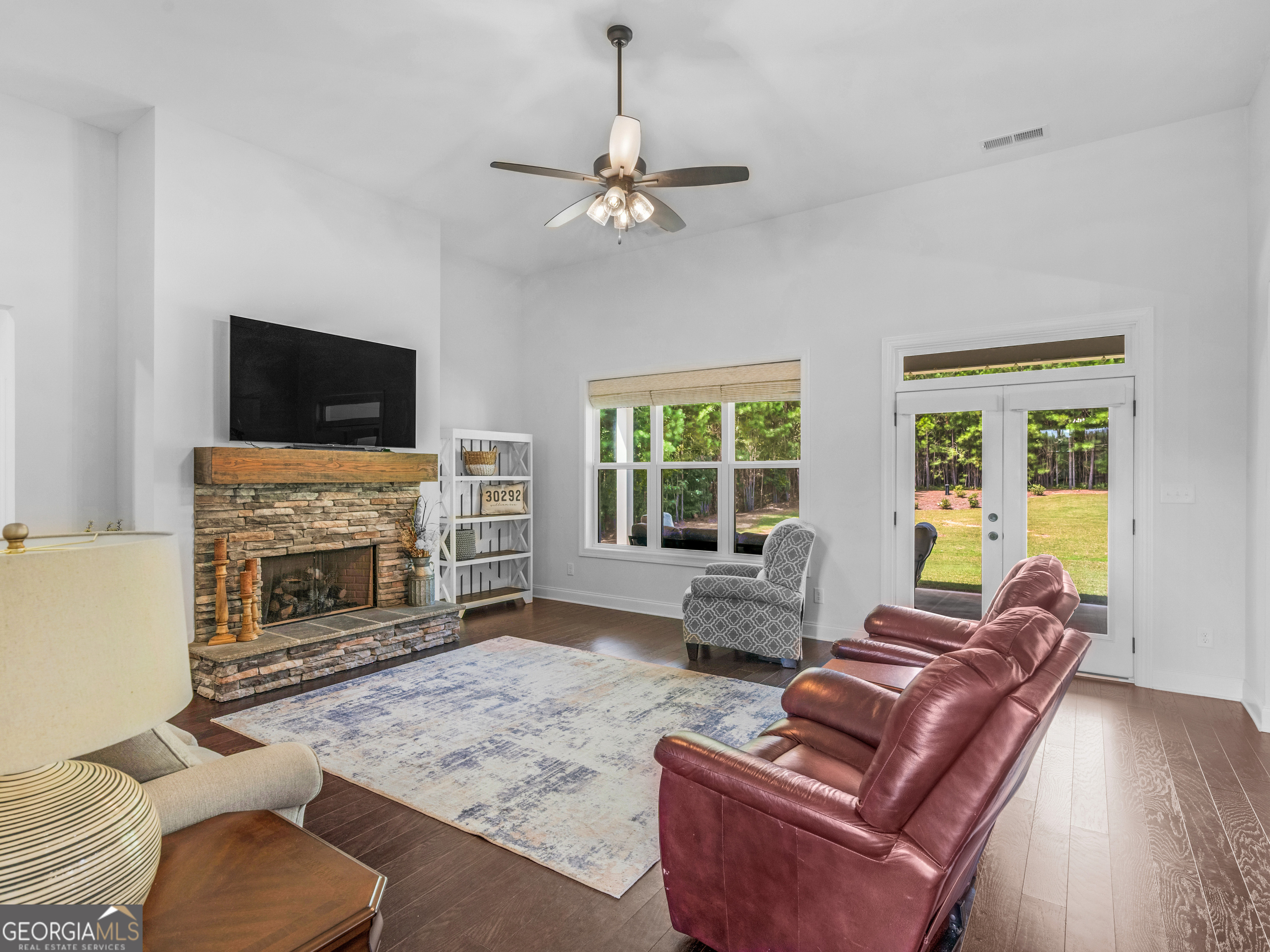 352 Thunderbolt LN