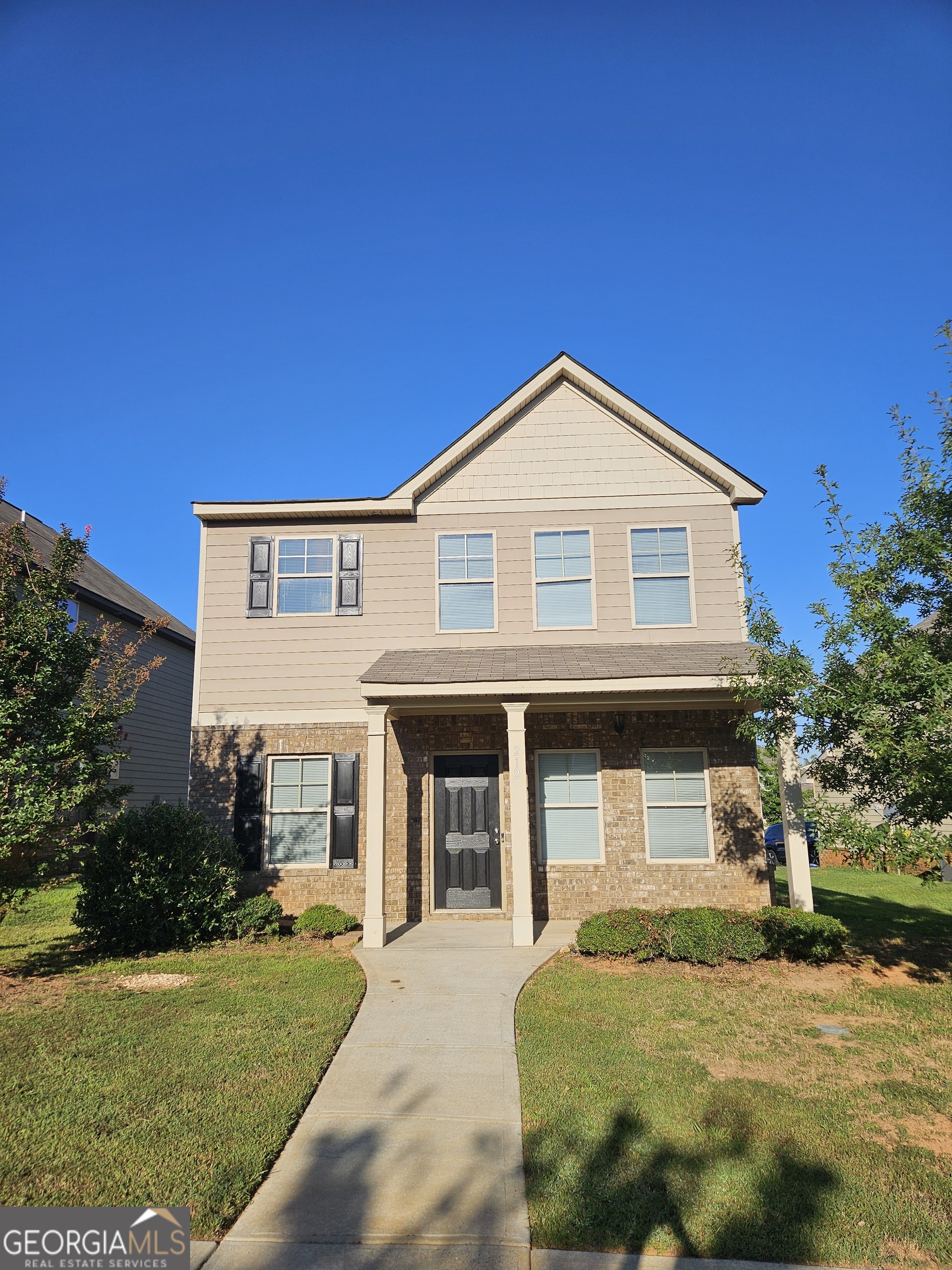 Lovely and Affordable 4 Bedrooms 2.5 baths, with fresh new paint, new flooring, and new stainless steel appliances. This home features a wide foyer with chair molding that's inviting to a spacious family room, Formal dining room. It features a spacious kitchen that overlooks into the family room. The Master Bedroom suite offers a huge walk-in closet and features a trey ceiling. Home is located in a great location and within walking distance to hotels, restaurants and the interstate.