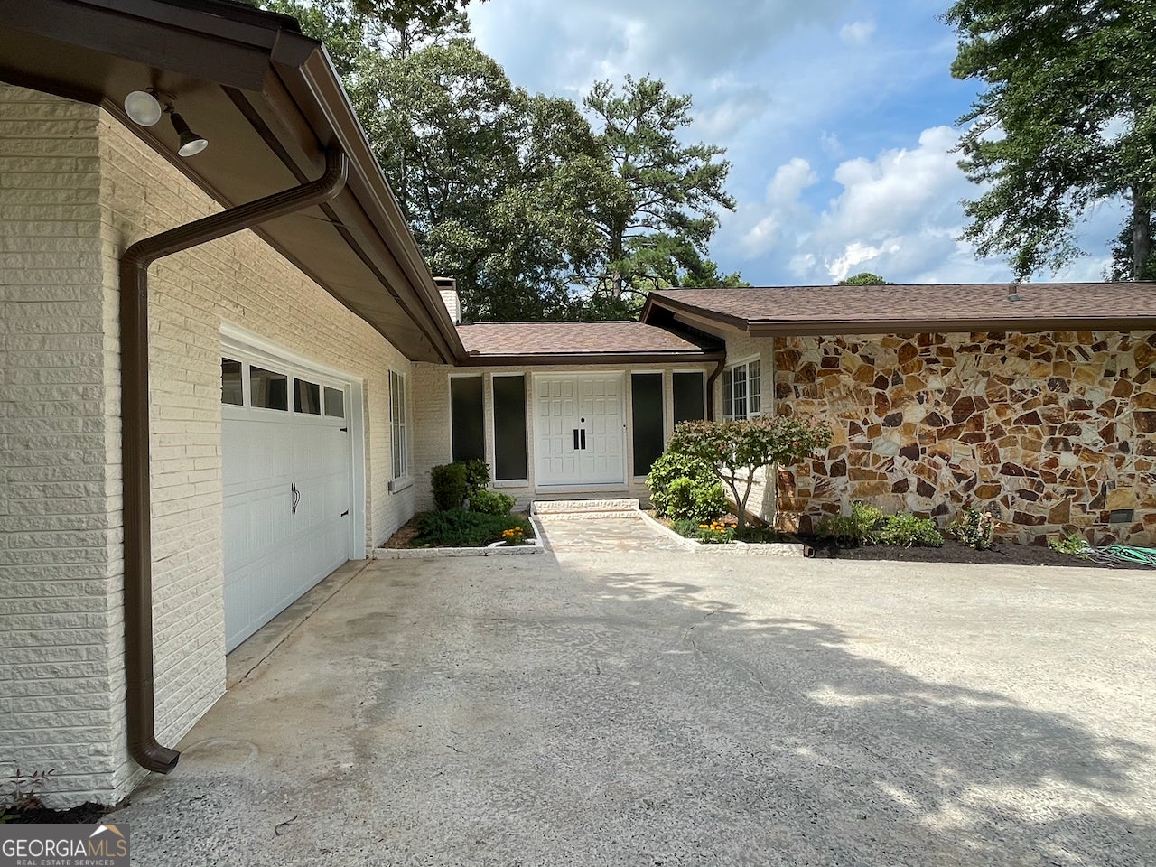 512 Golf View DR