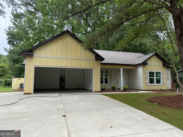 FANTASTIC NEW CONSTRUCTION IN NEWNAN. Beautiful 4 Bedroom, 3 Bath Craftsman Style Ranch conveniently located in central Newnan with easy access to Ashley Park, City of Home, Piedmont Newnan, I-85 and Historic Downtown Newnan. Total electric home. Open floor plan with foyer entrance, luxury vinyl plank (LVP) flooring, electric f/p in family room, separate dining room. Quartz countertops in kitchen and bathrooms. Tiled flooring in bathrooms and laundry room. Primary bathroom has large walk-in tiled shower, free standing garden tub and walk-in closet. Covered back porch. Fenced backyard. Northgate High School district. Builder agrees to pay $3,000 toward closing costs with use of preferred lender Skin Edge at Midstate Mortgage. Lender will also contribute $3,000 toward closing costs for a total of $6,000!
