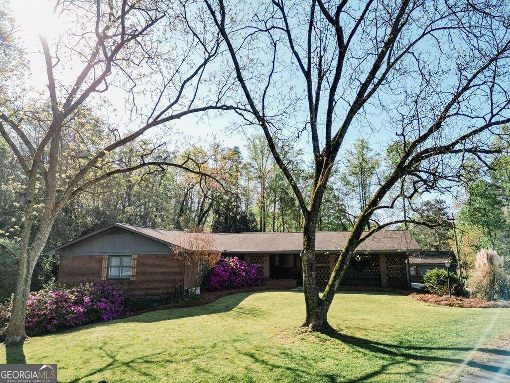 Photo of 190 Fairlawn Drive, Carrollton, GA 30117 (MLS # 10724703)