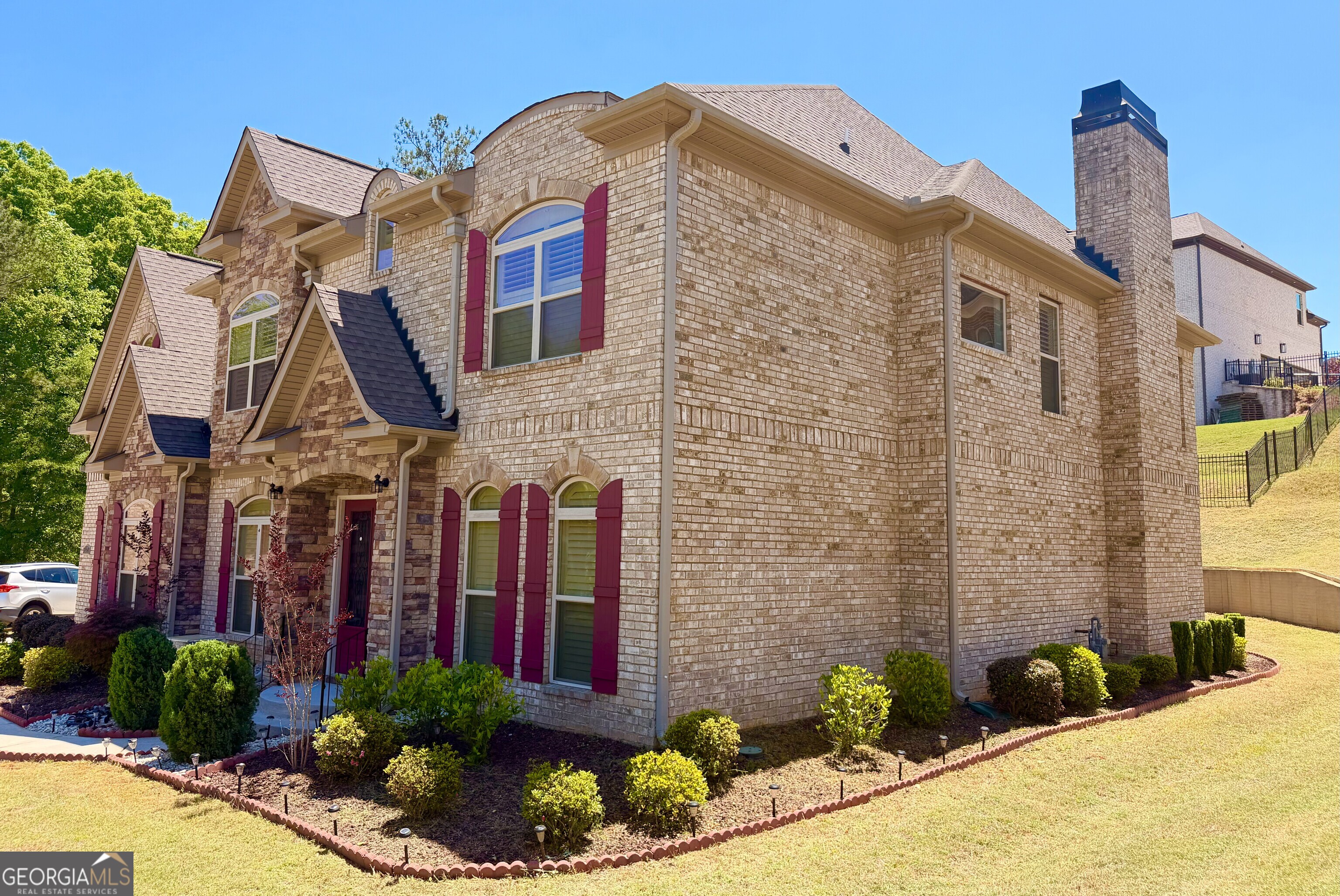 332 Warwick PL