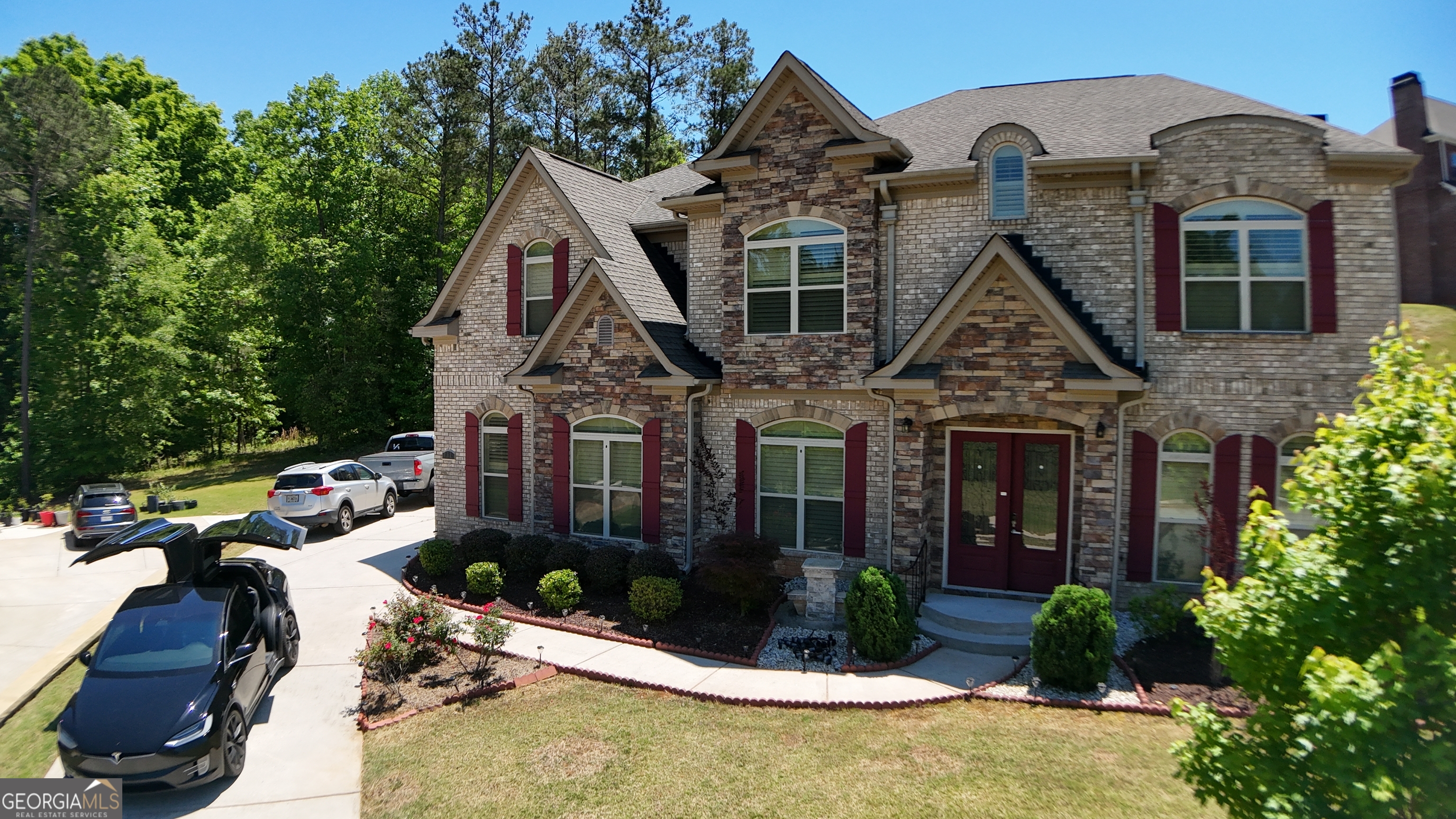 332 Warwick PL