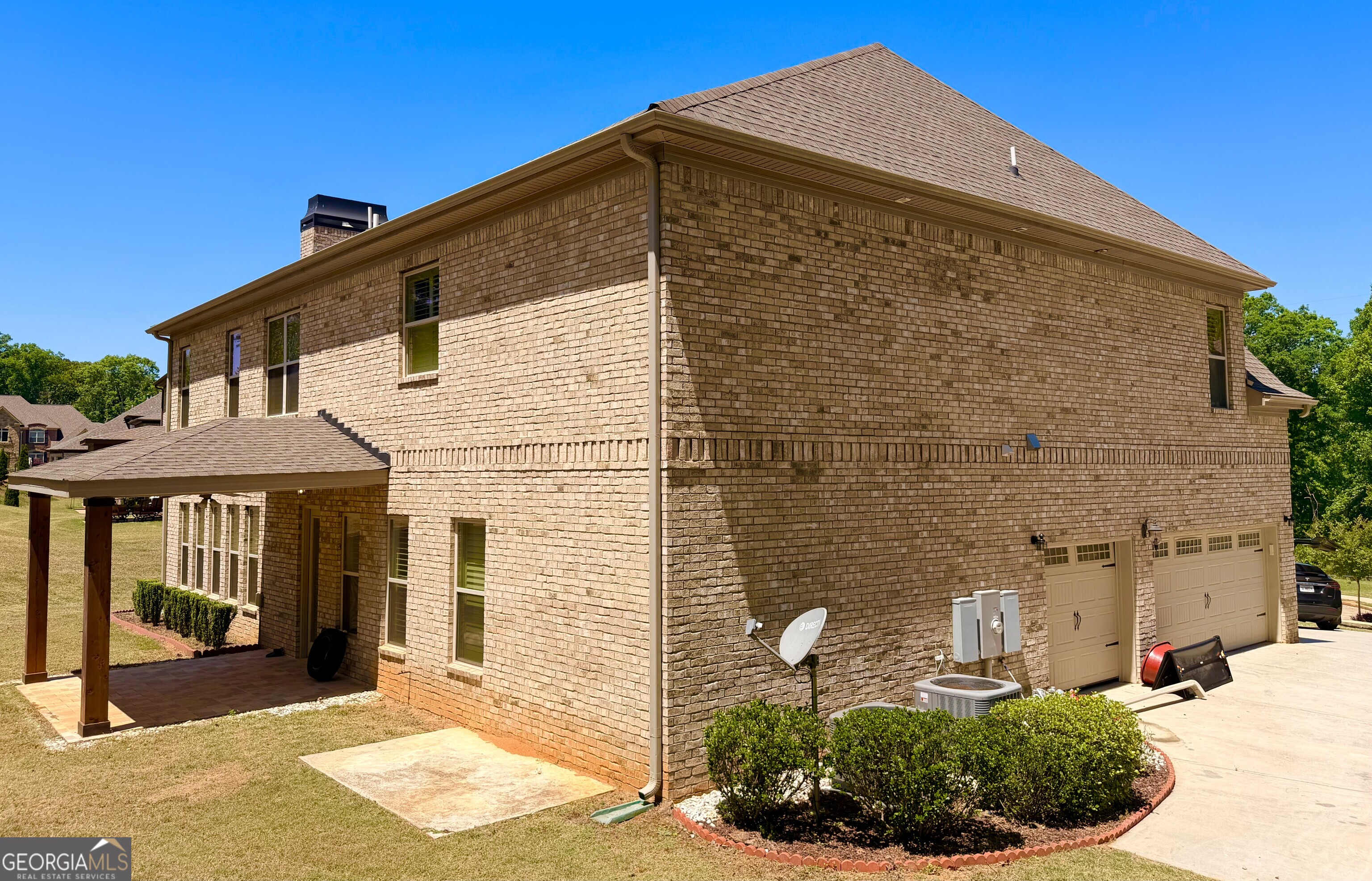 332 Warwick PL