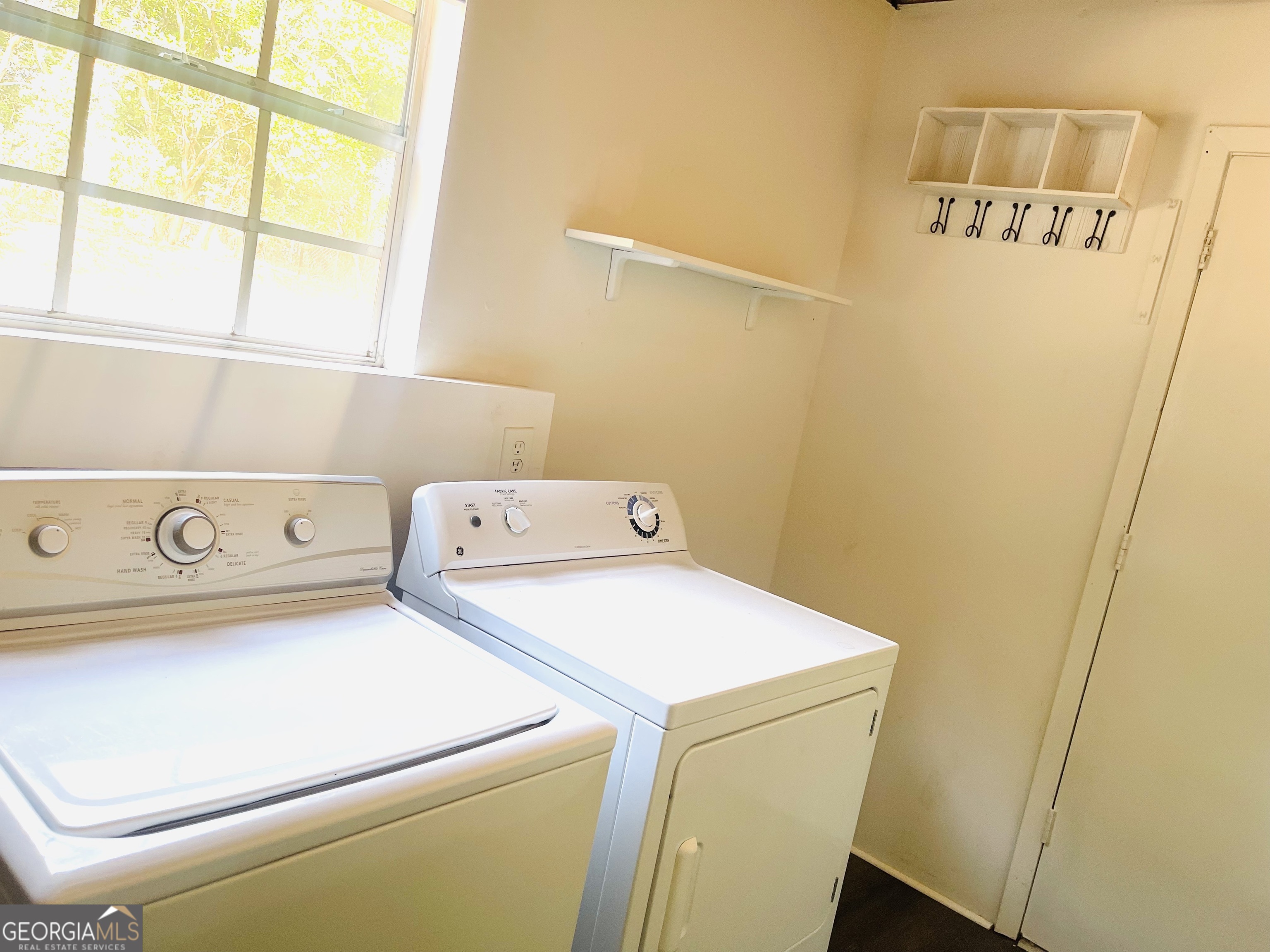 Alpharetta, Georgia 30022, United States, 3 Bedrooms Bedrooms, ,2 BathroomsBathrooms,Residential,Active,46068