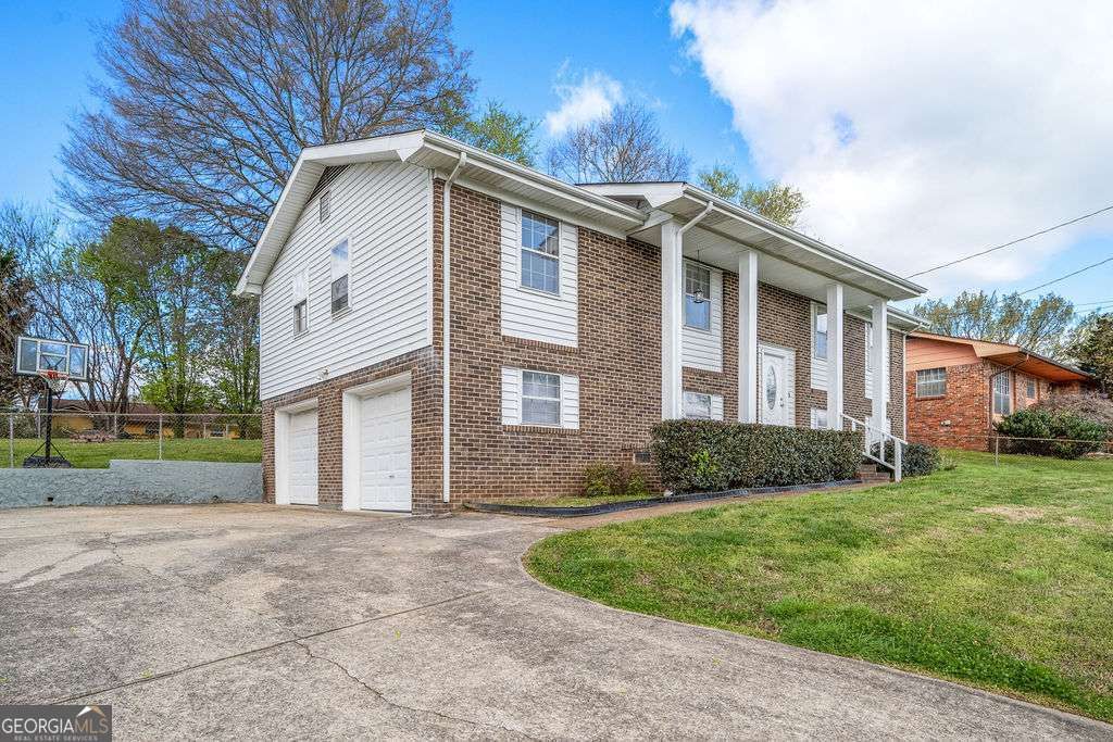Photo of 111 Edgewood Circle, Fort Oglethorpe, GA 30742 (MLS # 10712937)