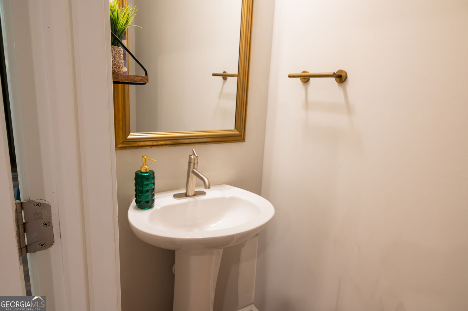 Alpharetta, Georgia 30009, United States, 3 Bedrooms Bedrooms, ,3 BathroomsBathrooms,Residential,Active,220321