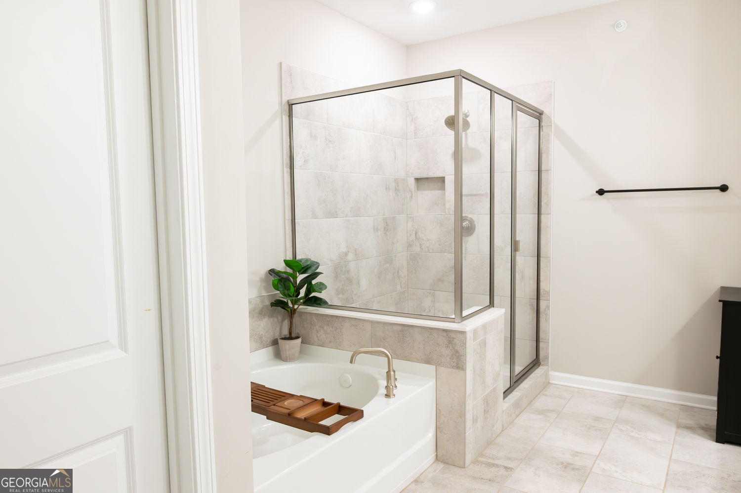 Alpharetta, Georgia 30009, United States, 3 Bedrooms Bedrooms, ,3 BathroomsBathrooms,Residential,Active,220321