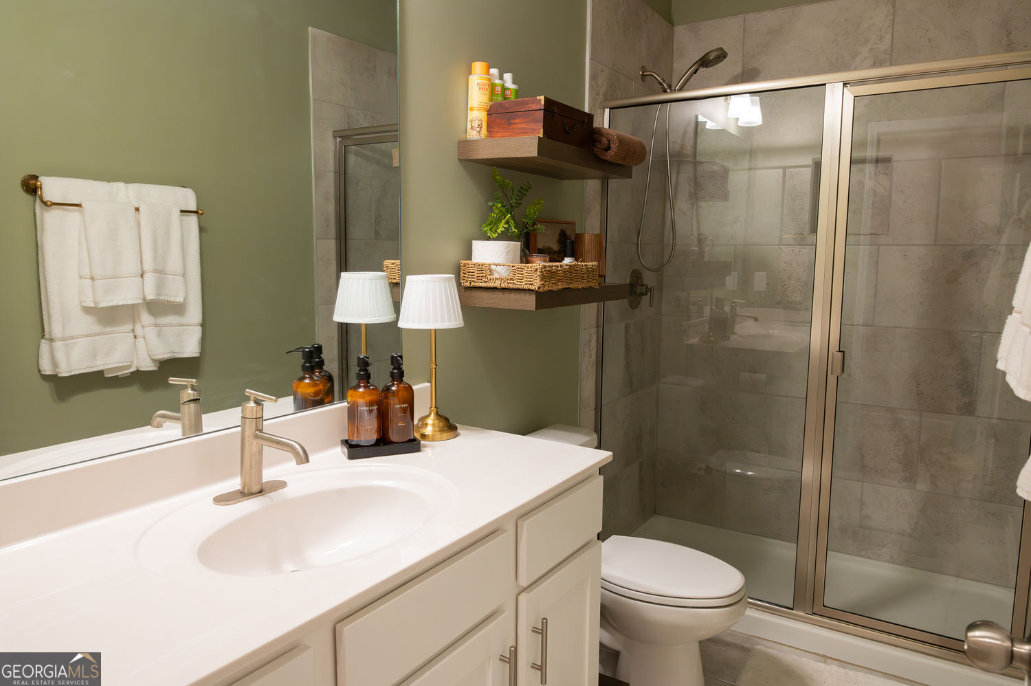 Alpharetta, Georgia 30009, United States, 3 Bedrooms Bedrooms, ,3 BathroomsBathrooms,Residential,Active,220321