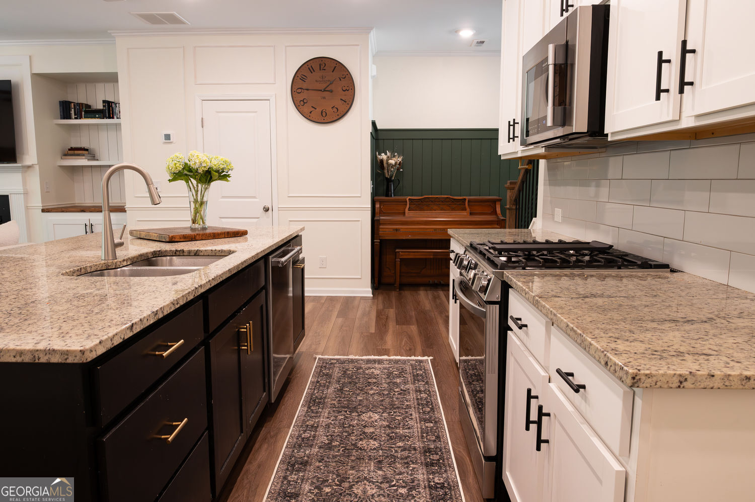 Alpharetta, Georgia 30009, United States, 3 Bedrooms Bedrooms, ,3 BathroomsBathrooms,Residential,Active,220321