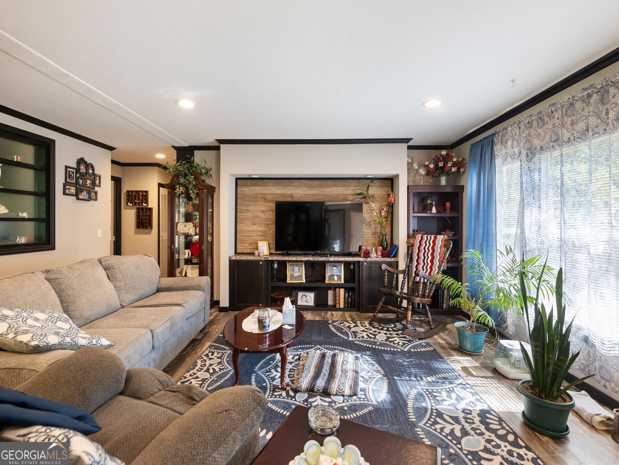 529 Eden CIR